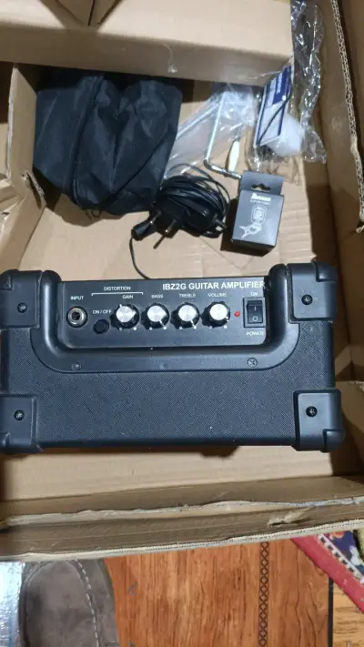 Guitarra eléctrica Ibanez negra - miniatura 4