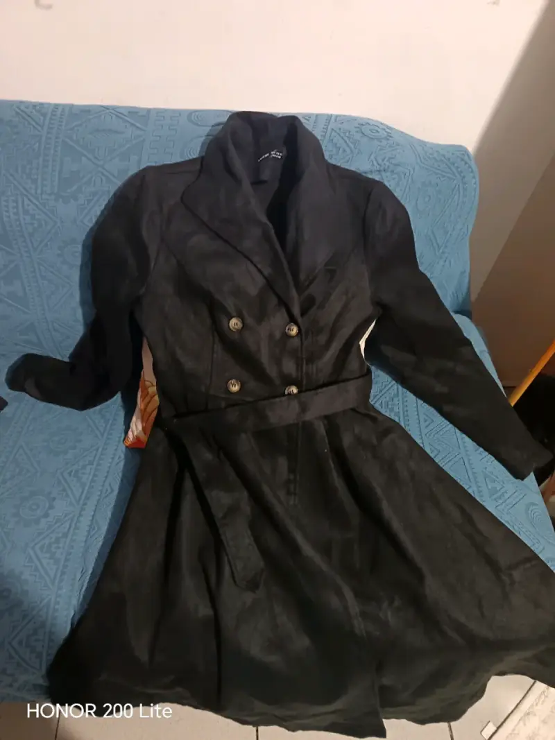 Chaqueta negra acolchada con capucha - 6