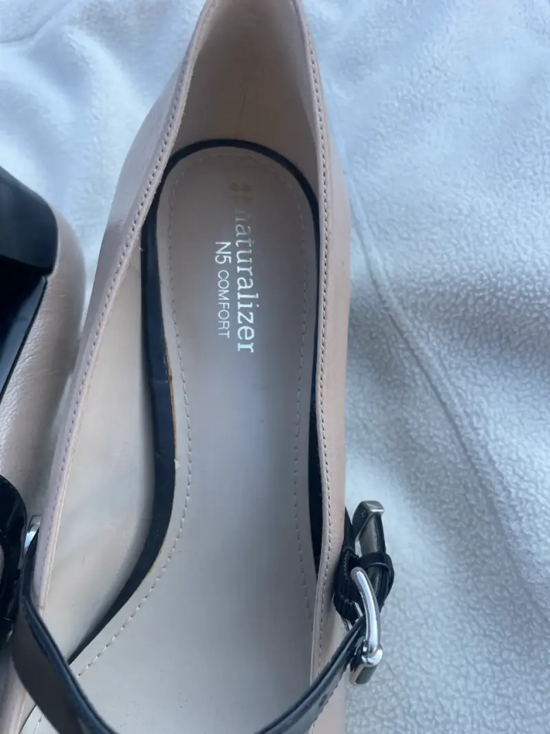 Zapatos de tacón Naturalizer beige y negro - 2
