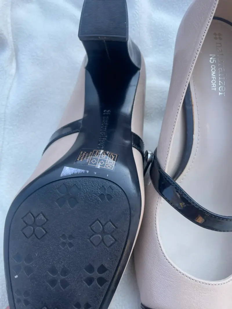 Zapatos de tacón Naturalizer beige y negro - 3