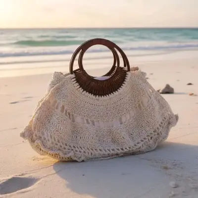 Bolso de mano tejido con asa de madera - miniatura 4