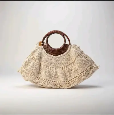 Bolso de mano tejido con asa de madera - miniatura 5