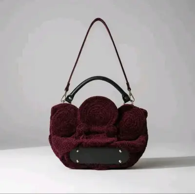 Bolso de mano tejido burdeos con asa ajustable - miniatura 1