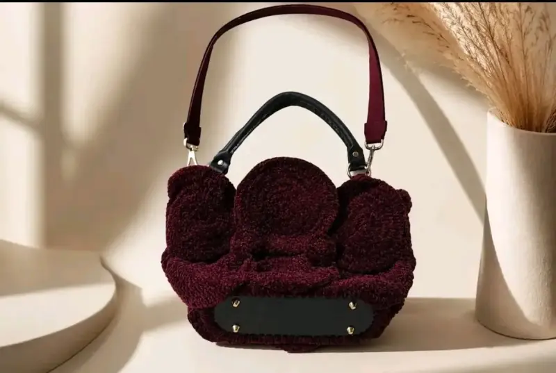 Bolso de mano tejido burdeos con asa ajustable - 5