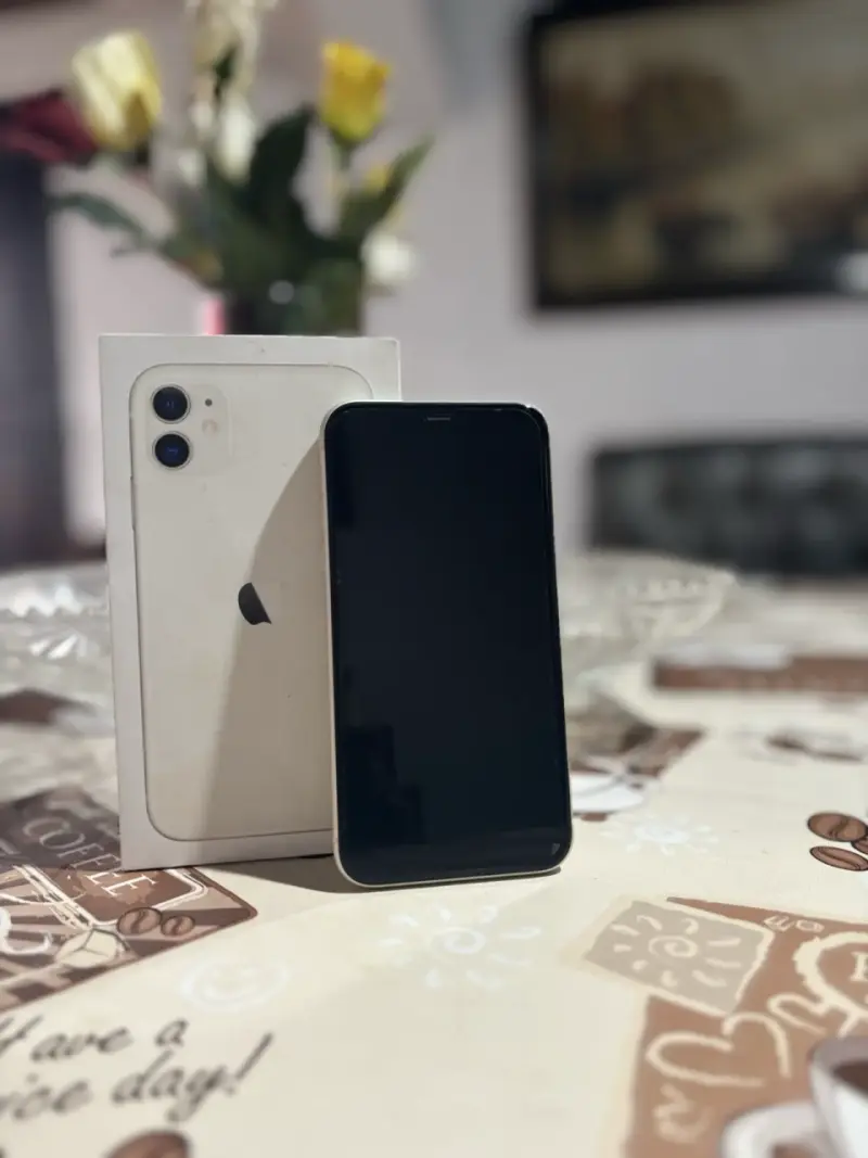 iPhone 11 - 4