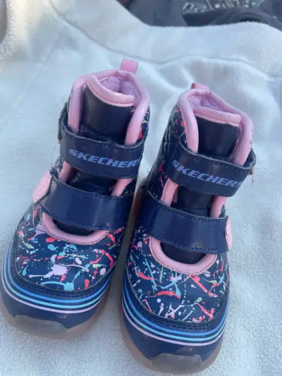 Zapatillas Skechers para niños con suela rosa - miniatura 3