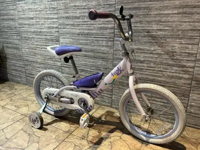 Bicicleta infantil Trek Mystic con ruedas de apoyo - miniatura 1