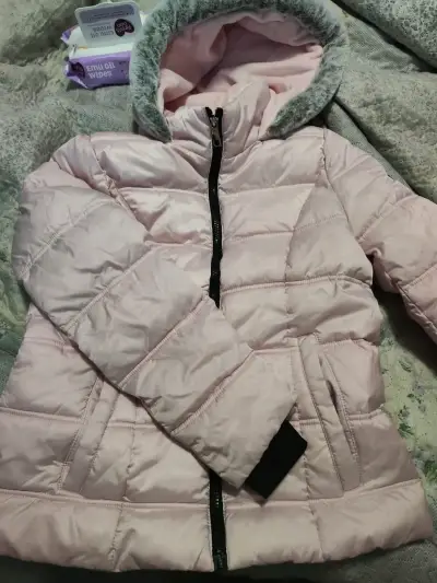 Chaqueta acolchada rosada con capucha - miniatura 2