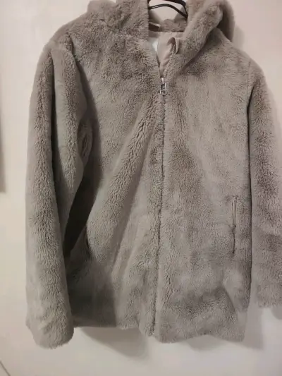 Chaqueta de peluche gris con capucha - miniatura 1