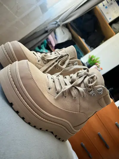 Botines beige de plataforma SYB - miniatura 1