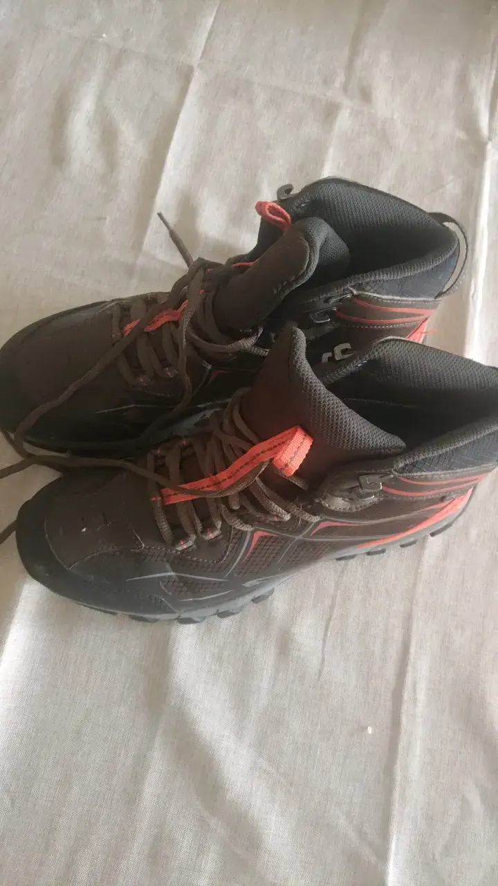 Botas de trekking impermeables negras y naranjas - 2