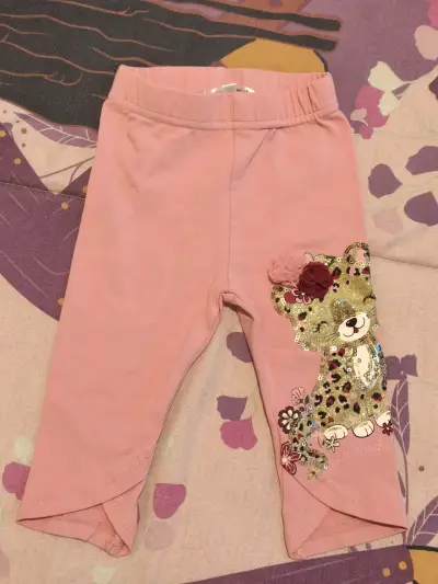 Leggings rosados para niña con diseño de oso - miniatura 1