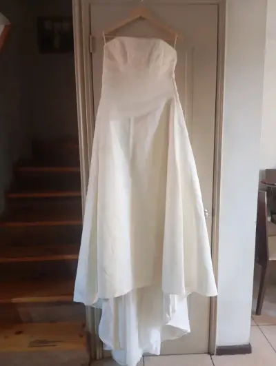 Vestido de novia blanco elegante - miniatura 1