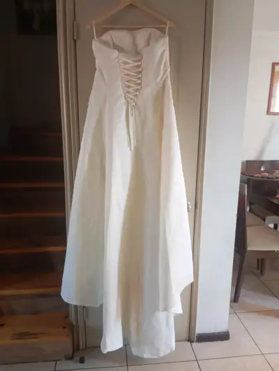 Vestido de novia blanco elegante - miniatura 2