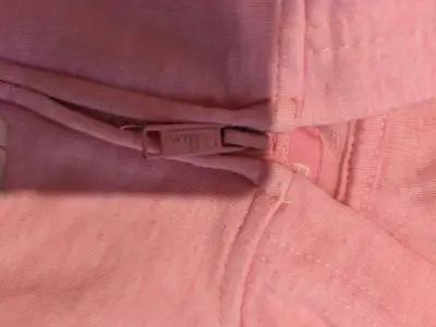 Conjunto de bebé rosado con capucha - miniatura 5