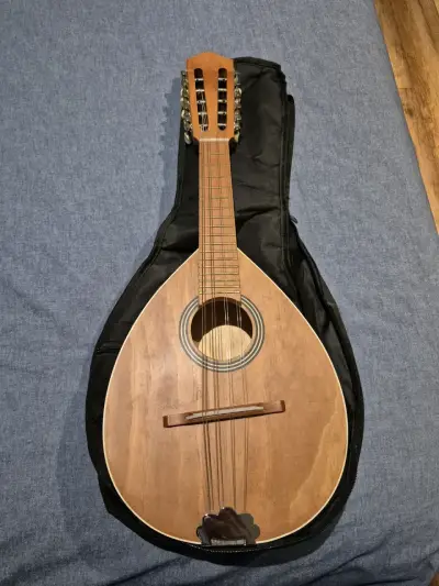 Mandolina acústica con funda - miniatura 1