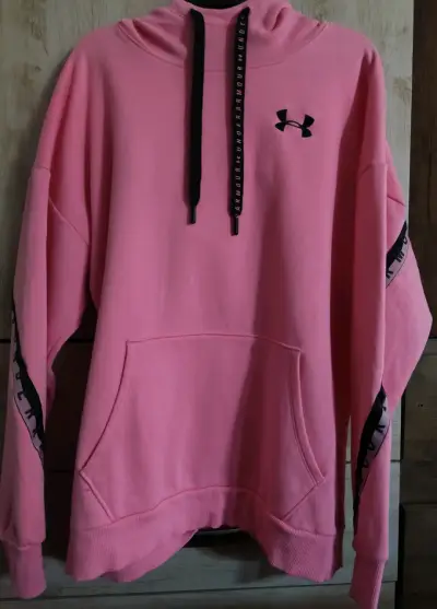 Polerón Under Armour rosado con capucha - miniatura 1