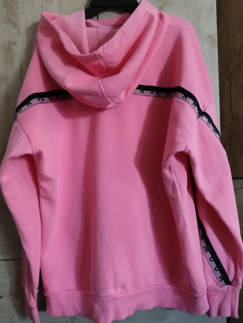 Polerón Under Armour rosado con capucha - 2