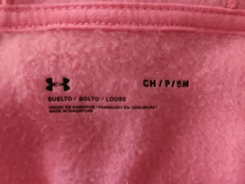Polerón Under Armour rosado con capucha - 3