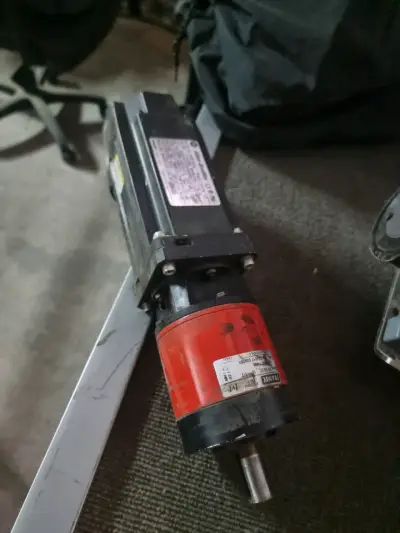 Motor servo Allen-Bradley Kinetix 460V - miniatura 1