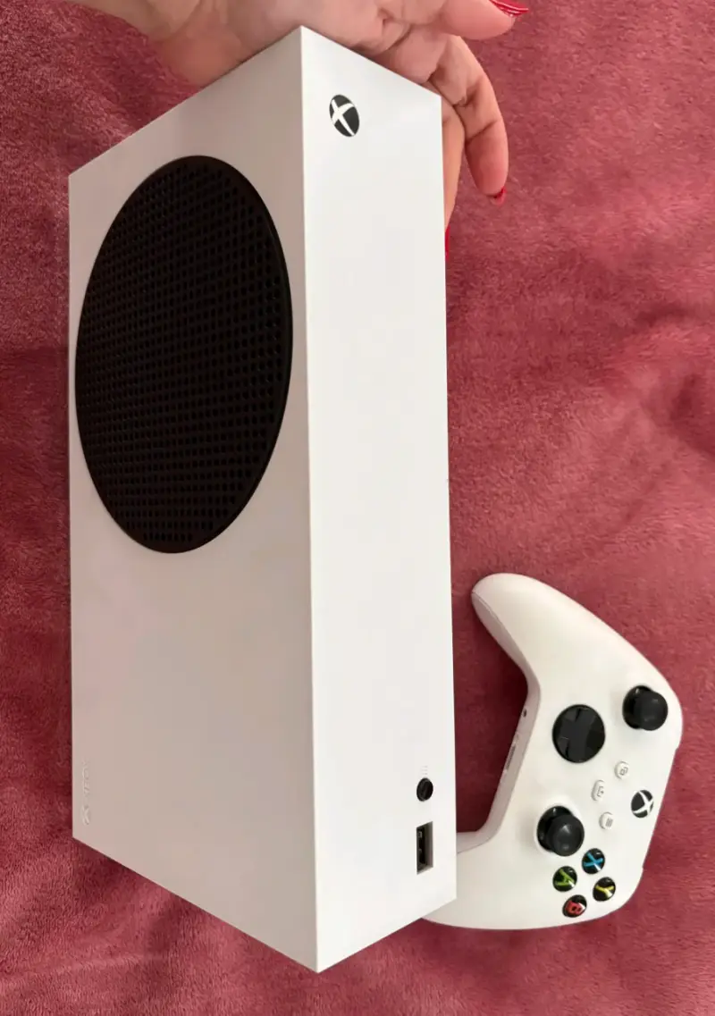Consola Xbox Series S con accesorios - 2