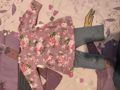 Conjunto infantil floral con chaleco de peluche - miniatura 3