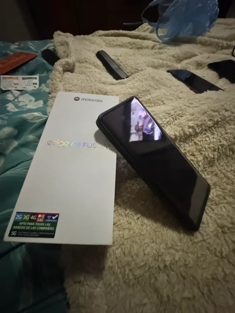 Motorola Edge 60 Fusion con caja original - 1