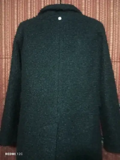 Abrigo negro de lana para mujer - miniatura 2