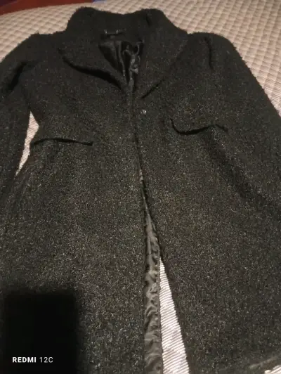 Abrigo negro de lana para mujer - miniatura 4