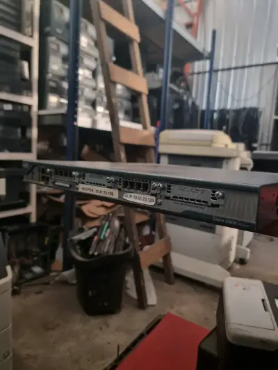 Router Cisco 2800 Series usado - miniatura 1