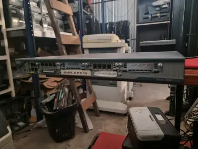 Router Cisco 2800 Series usado - miniatura 2