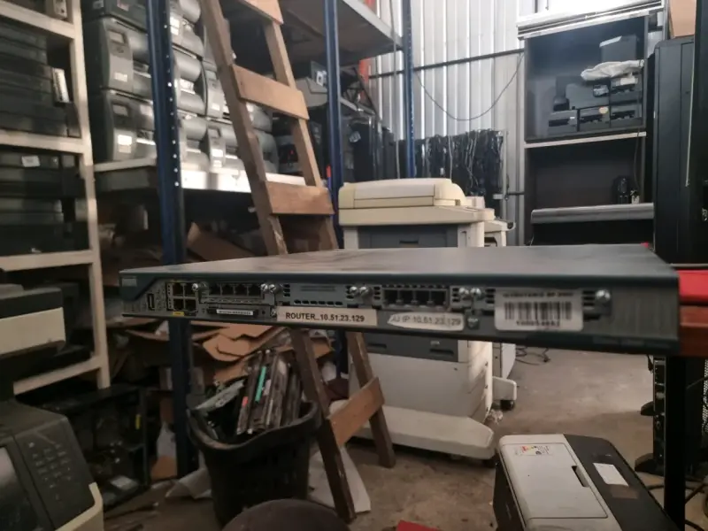 Router Cisco 2800 Series usado - 3