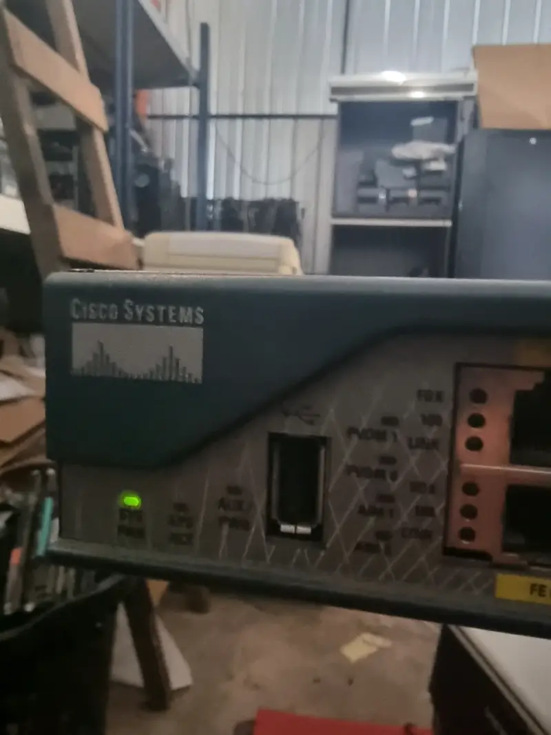 Router Cisco 2800 Series usado - 5