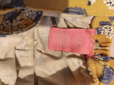 Vestido infantil amarillo con flores - miniatura 3