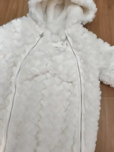Enterito de bebé polar blanco con capucha - miniatura 2