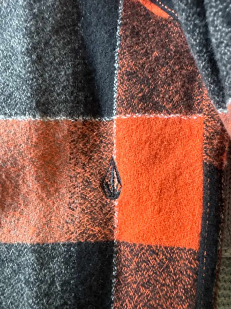 Camisa de franela a cuadros naranja y negra - 5