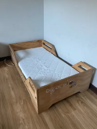 Cama infantil montessori 79x 120 con colchón - miniatura 3