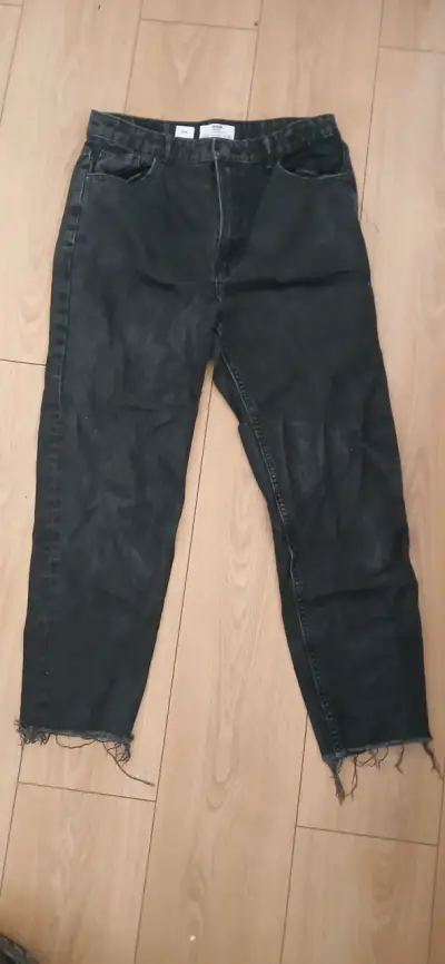 Jeans negros desgastados para mujer - miniatura 1