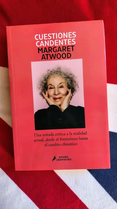 Libro 'Cuestiones Candentes' de Margaret Atwood - miniatura 1
