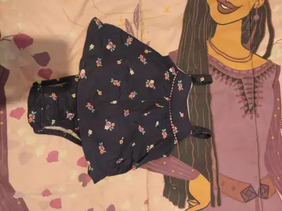 Vestido de bebé con estampado floral - miniatura 2