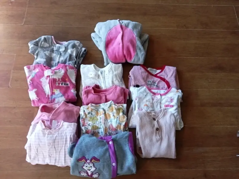 pijamas para bebé en buen estado - 1