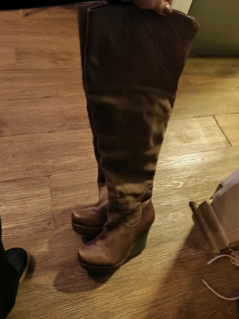 Botas altas de cuero marrón con tacón - 2