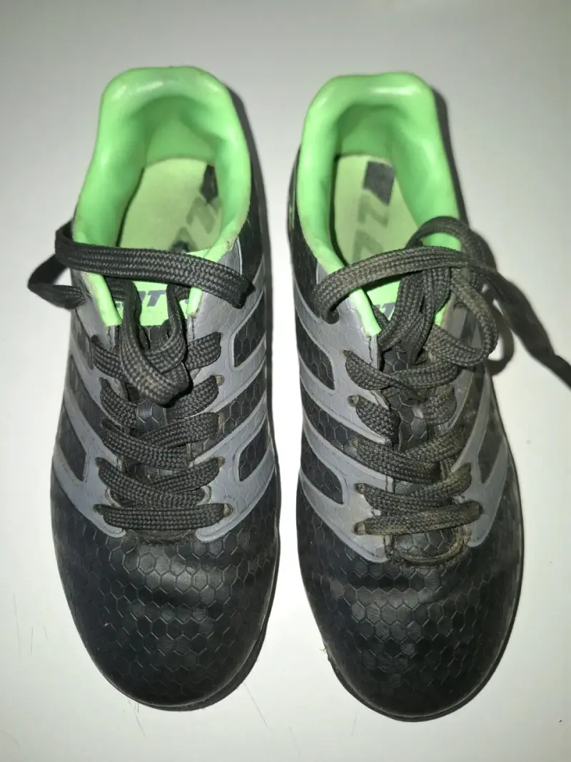 Zapatillas de fútbol Lotto negras con verde - 2
