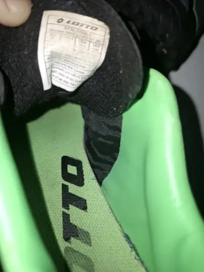Zapatillas de fútbol Lotto negras con verde - miniatura 3