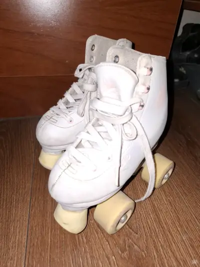 Patines de cuatro ruedas blancos - miniatura 1