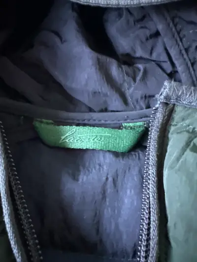 Chaqueta acolchada verde con capucha Lacoste - miniatura 2