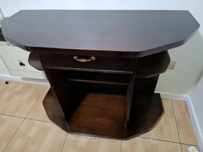 Mueble de madera con cajón y estantes - 2
