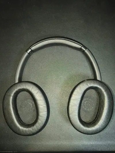 Audífonos Sony inalámbricos Bluetooth negros. - miniatura 1