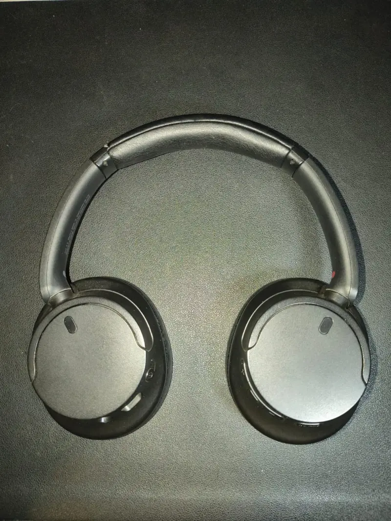 Audífonos Sony inalámbricos Bluetooth negros. - 2