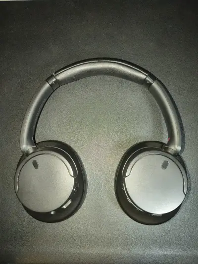 Audífonos Sony inalámbricos Bluetooth negros. - miniatura 2